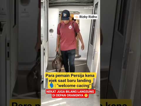 AKSI NEKAT SEORANG PRIA PANGGIL PARA PEMAIN PERSIJA DENGAN SEBUTAN CACING SAAT TURUN DARI PESAWAT thumbnail