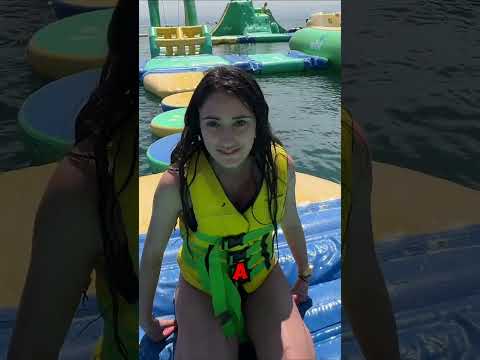 Mi CRUSH se hace DAÑO en un PARQUE INFLABLE en el MAR! thumbnail