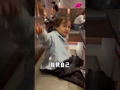 柚柚有什么坏心思呢？他只是想保护自己的脑阔啊… #搞笑 #萌娃 #funny thumbnail