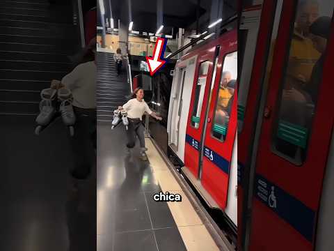 Chica Superó A Un Tren En Movimiento 😱🛼 #Catsoftiktok #CatLovers #cute #FunnyCats #catcartoon #fyp thumbnail