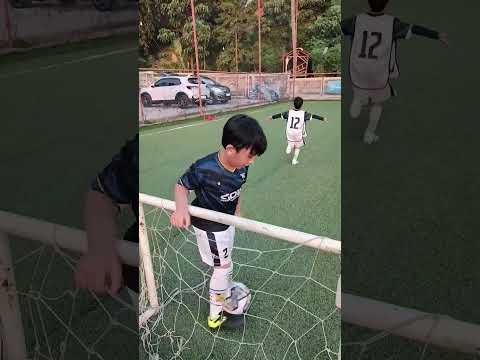 Mama Kaget Gawang Ara Kegolan Lawan Abis Godain Dedek Kecil Rambutnya Ky Semut Lg Ltihan Sepak Bola? thumbnail