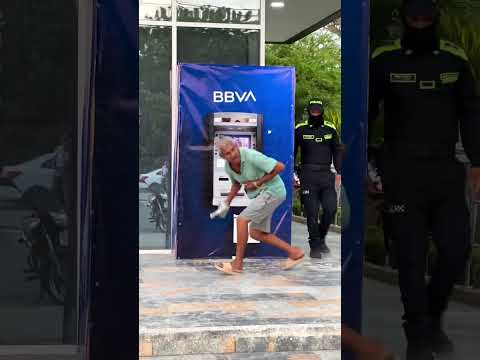 Pensa no banco faço para sacar o dinheiro thumbnail