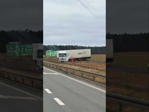 Google Maps Fail! 😂🗺️ sciesnyDawid #automobile #lkw #camion #bigrig #hgv thumbnail