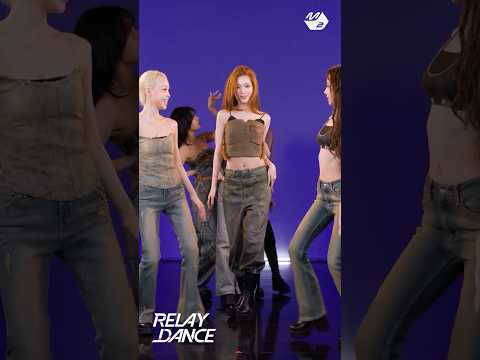 WORK에서 날아다니는 츠키 공주 | 릴레이댄스 thumbnail