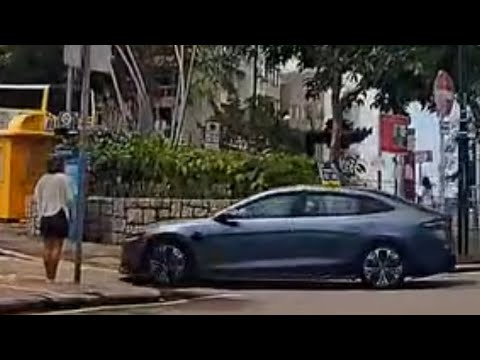 車CAM直擊 - 連續逆線入兩個路口 阿姐都嚇到懷疑人生 thumbnail