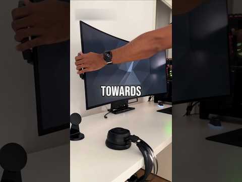 This monitor can change its shape! thumbnail