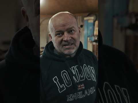 Gutek okleiił kampera... FOLIĄ ARCHITEKTONICZNĄ Z WZOREM DREWNA! | Moto Fachury #shorts thumbnail