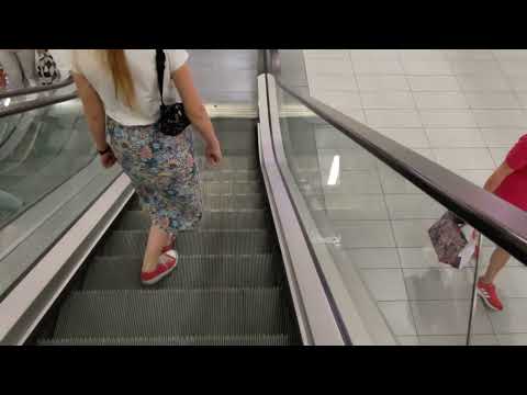 Poland, Bydgoszcz, Focus Shopping Mall, 1X escalator thumbnail