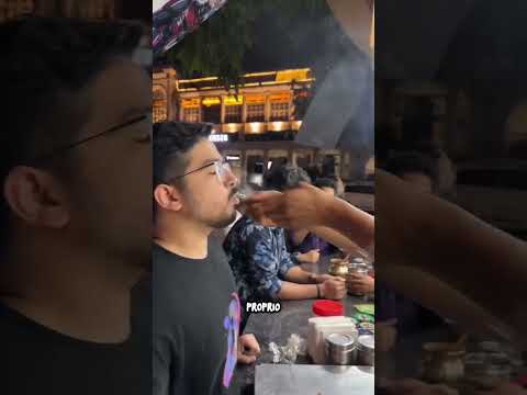 Hai il coraggio di mangiare il fuoco?! 🔥Incontra il Fuoco Paan dell'India. thumbnail