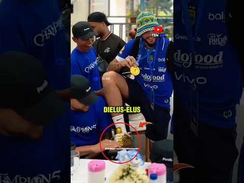 Harganya 200 Juta!😱 Inilah Sepatu Kurzawa yang Dipakai saat Konvoi Juara!😳 thumbnail