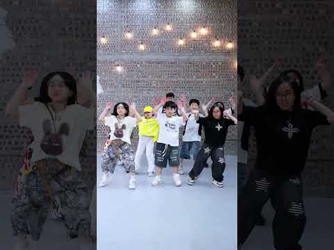 Follow us #dance #lecirque #day #nhay #minhx thumbnail