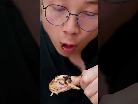 Old cousin eats roast chicken丨food blind box丨eating spicy food and funny pranks thumbnail