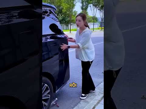 cô ấy định phá hủy lốp xe của tôi. thumbnail