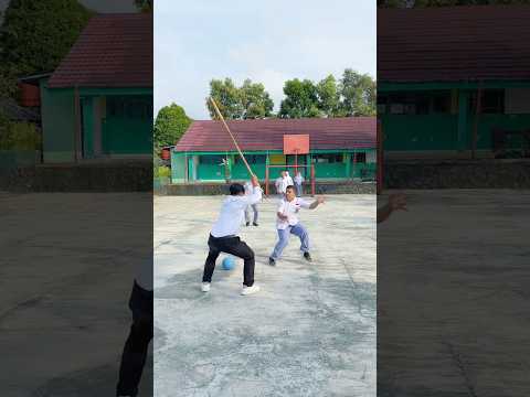Maen bola mana ada yg berani lawan babeh🙈😄 #funny #comedy thumbnail