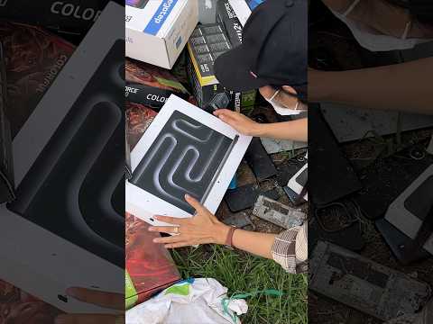 Who threw away this MacBook and iPhone? #smartphone #macbook #macbookpro #shortvideo #short #shorts thumbnail