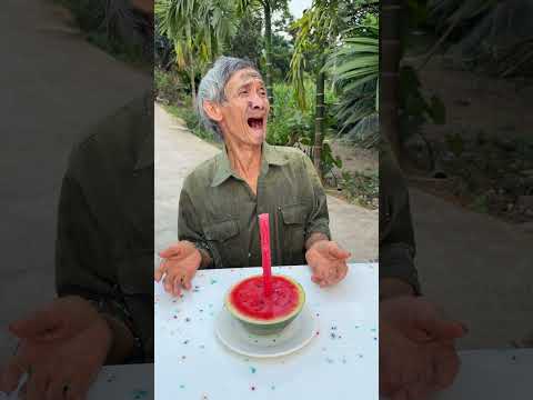 Món quà sinh nhật sưa hấu bất ngờ dành cho Ông nội🎁😳#shorts thumbnail