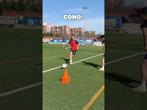 TU AMIGO JUGANDO AL FÚTBOL thumbnail