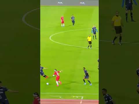 Freestyler can’t play football ? #football #seangarnier #soccer thumbnail