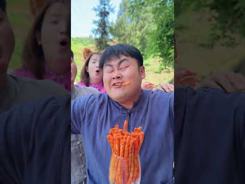 Songsong really has one trick after another😂 #funny #mukbang thumbnail