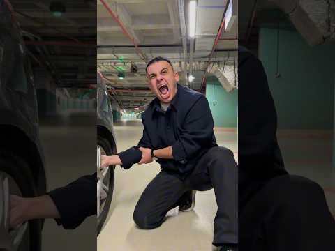 Elim Arabanın Jantına Sıkıştı #shorts thumbnail