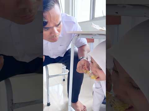 Ketahuan juga sama si miing🙈 #funny #comedy thumbnail