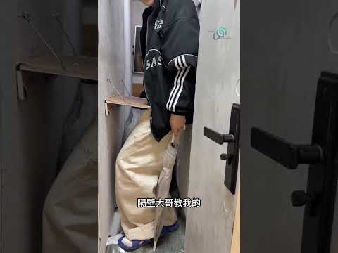 البنت استأجرت بيت غريب جدا و لما فتحت الباب وجدت هذا !! #shorts thumbnail