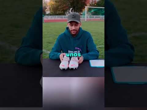 LA FIFA PROHIBIÓ ESTOS BOTINES DE FUTBOL!! 😯 thumbnail