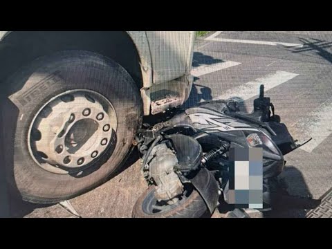 機車對決右轉曳引車 thumbnail