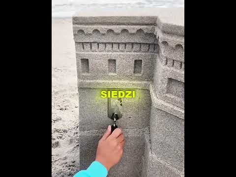 Jego siostra zniszczyła mu zamek z piasku 😳 thumbnail