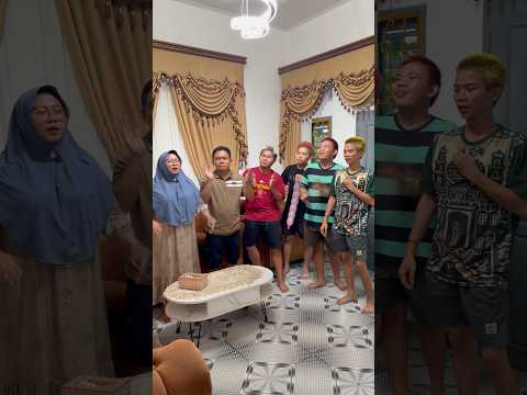 Kalian kalo main kartu pernah main kayak gini juga ga, main potong roti #shorts #lucu #kocak thumbnail