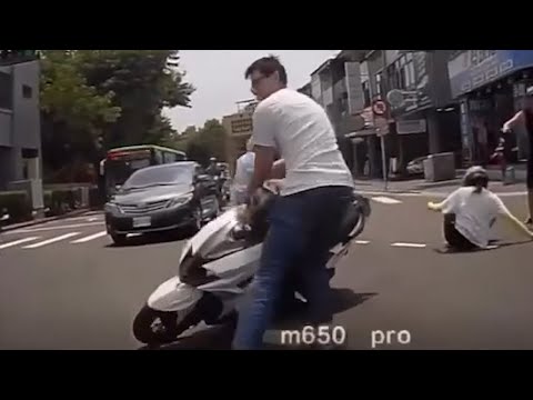 【車禍影片】不甘我的事啊大哥！ thumbnail