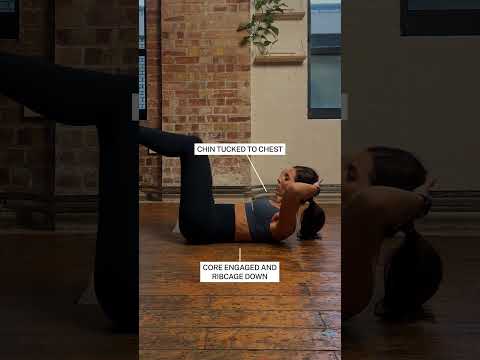 Pilates single leg stretch: correct vs incorrect way of doing #howto #pilates #fitness #lillysabri thumbnail