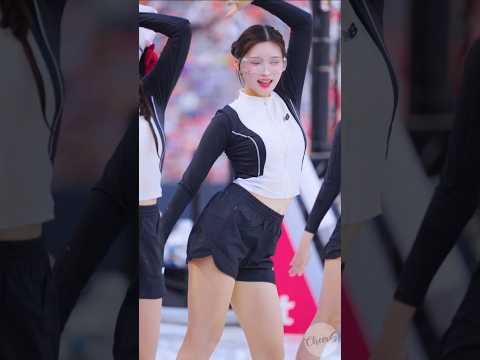표정이 진짜다 Up 아웃송 김정원 치어리더 金貞沅 Kim Jeong-Won cheerleader ktwiz thumbnail