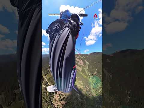 Austrian paraglider survives mid-air collision with plane in Alps thumbnail