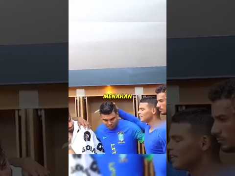 Dari Senyum Tertahan ke Amarah di Lapangan: Dua Wajah Casemiro thumbnail