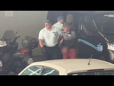 Omicidio BORDIGHERA, l'arrivo dell'ARRESTATO Emanuel Iannuzzi. Davanti al gip non parla thumbnail