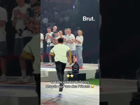 La folle entrée de Senny Mayulu au Parc des Princes 😂 thumbnail