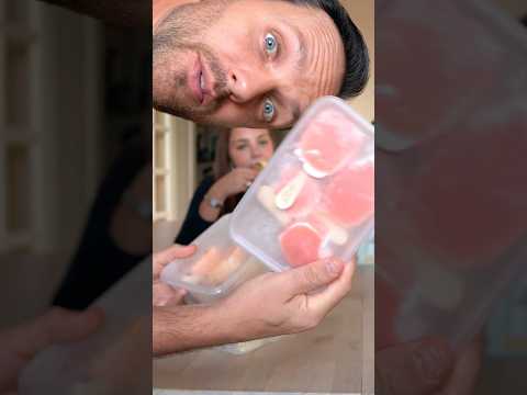 Varför äta en halv glass? 😆 Ny video lördag 8:00 # trailer #shorts thumbnail