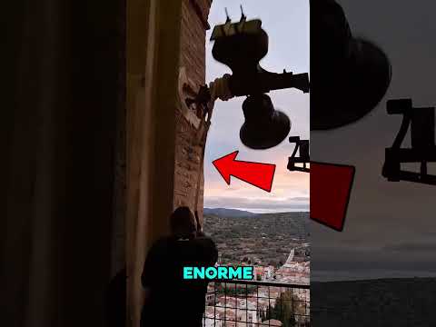 la campana que despierta a todo un pueblo entero 🔔 #shorts thumbnail