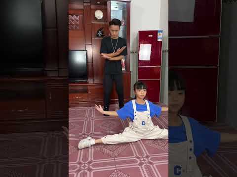 本想着在女儿面前秀一把，谁知道已经力不从心了！#shorts #funny #搞笑 thumbnail
