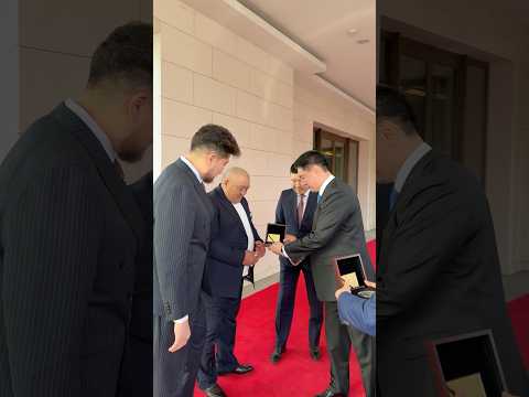 Бүгін әкем екеуіміз Монғолия елінің президенті Ухнаагийн Хурэлсухпен кездестік 🤝🫂 thumbnail
