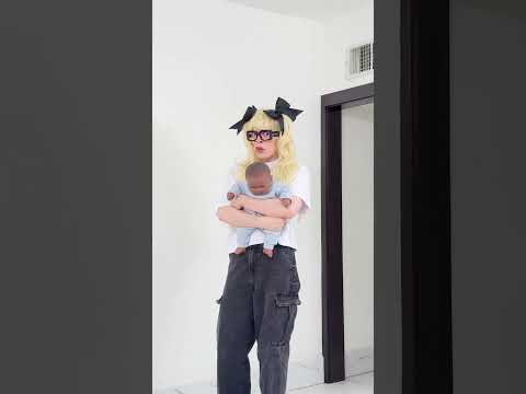 como cuando descubres que a tu hermana le gustan las mujeres #shorts #humor #comedia thumbnail