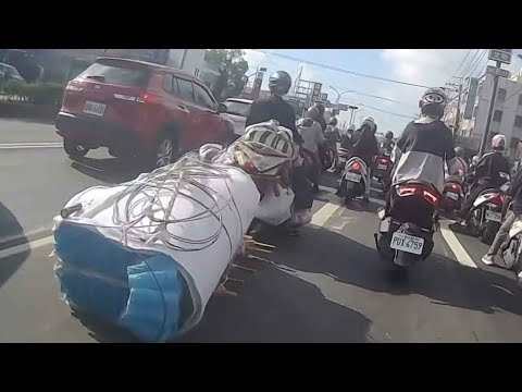 一大清早就遇見霍爾的移動城堡！ thumbnail