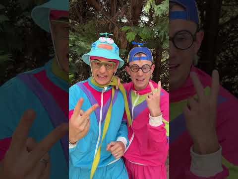 Mis AMIGOS me ROBAN DINERO para COMPRAR un PARQUE INFLABLE! thumbnail