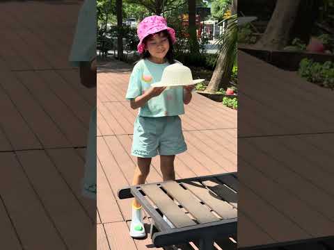 LNS - Chị gái tốt bụng, Tìm nón cho em gái || Kind girl, find hat for my sister #shorts thumbnail