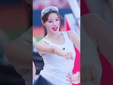 비켜라 방송국 놈들!! Hold up 아웃송 이예빈 치어리더 李藝斌 Lee Yebin cheerleader ktwiz thumbnail