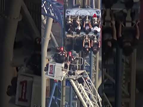 Rescuers work to free riders stuck atop rollercoaster in Texas thumbnail