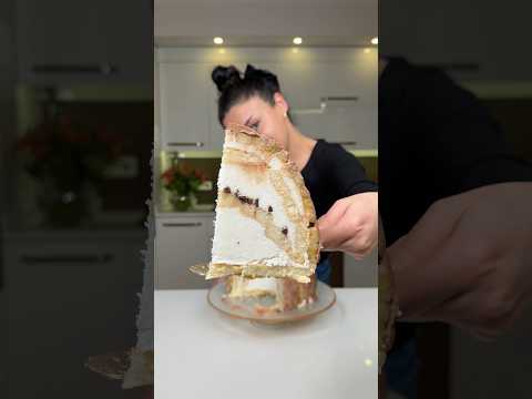 Muzlu Yaş Pasta | Upside- Down Banana Cake 🍰 #busezeynep #cake #banana thumbnail