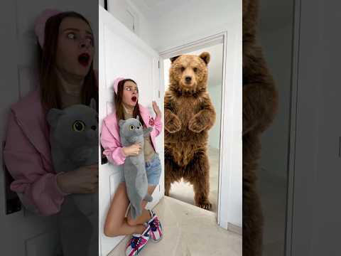 OMG Can Player escape from the Bear? thumbnail