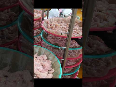 이렇게 만든다고?? 특허받은 거대기계로 닭가슴살 대량건조 공장 thumbnail
